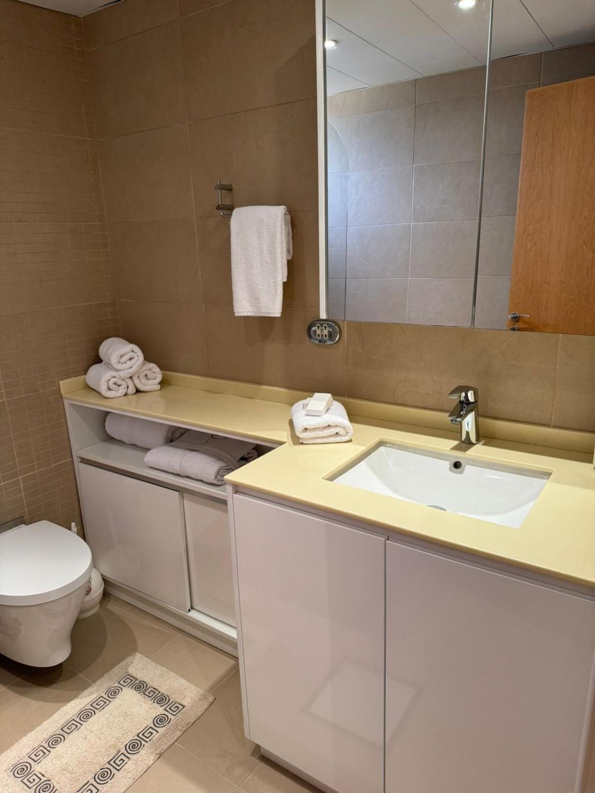 11 Suites - Golden Sunrise Suite لارنكا الغرفة الصورة